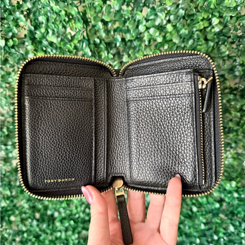 Tory Burch Black Pebbled Leather Zip Compact Wallet - Picture 7 of 7